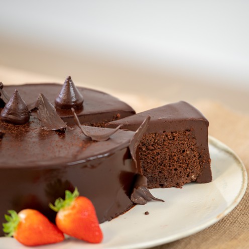 Veganska čokoladna torta s džemom od jagoda (1,5 kg)