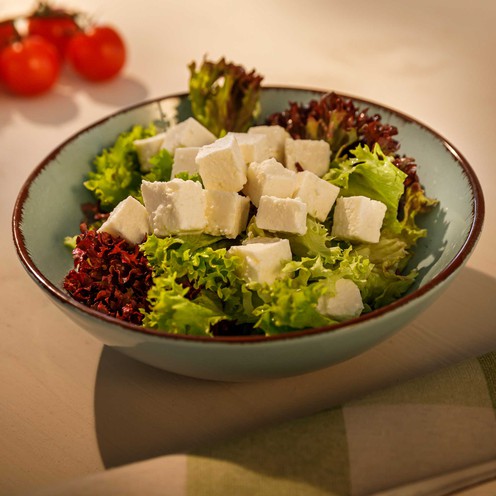 Svježa lisnata salata sa skutom za 2 osobe (400 g)
