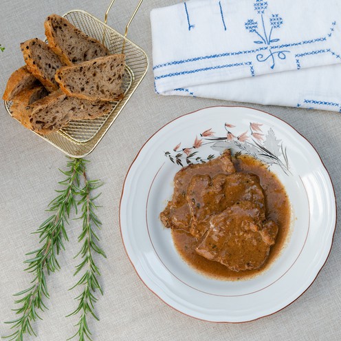Teleće bišteke u šugu od bijelog vina za 4 osobe (1 kg)
