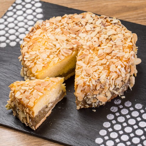 Domaća torta sa sirom i orasima (1 kg)